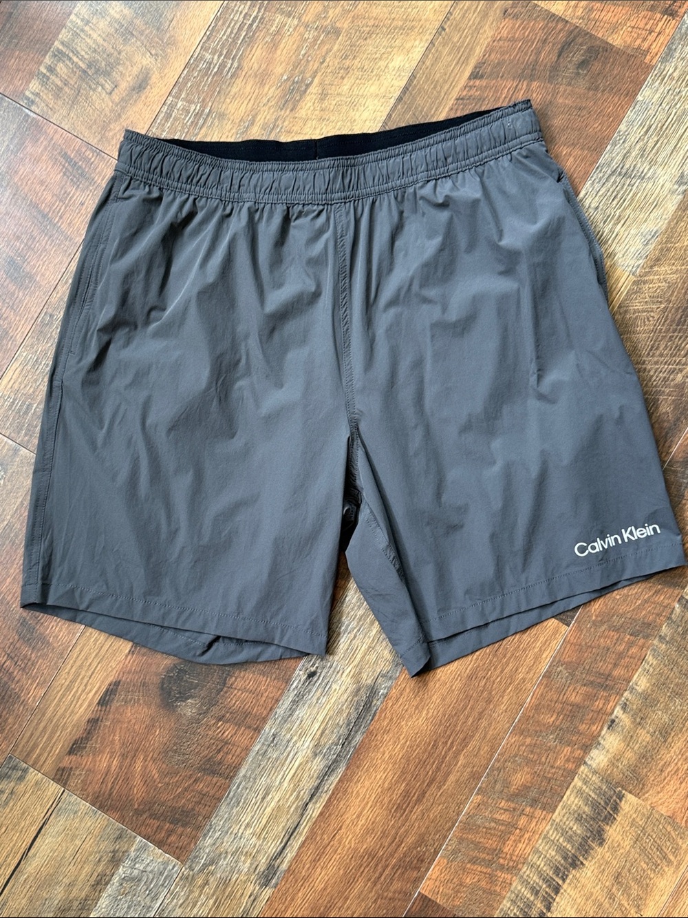 NWT Calvin Klein Swim Trunks Gray Quick Dry Men’s Size Medium